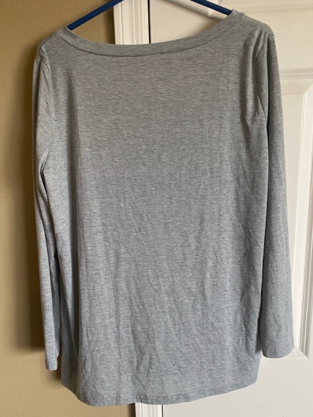 Gray V-Neck Long Sleeve Top Leopard Pocket Soft Stretch XL - Picture 3 of 4